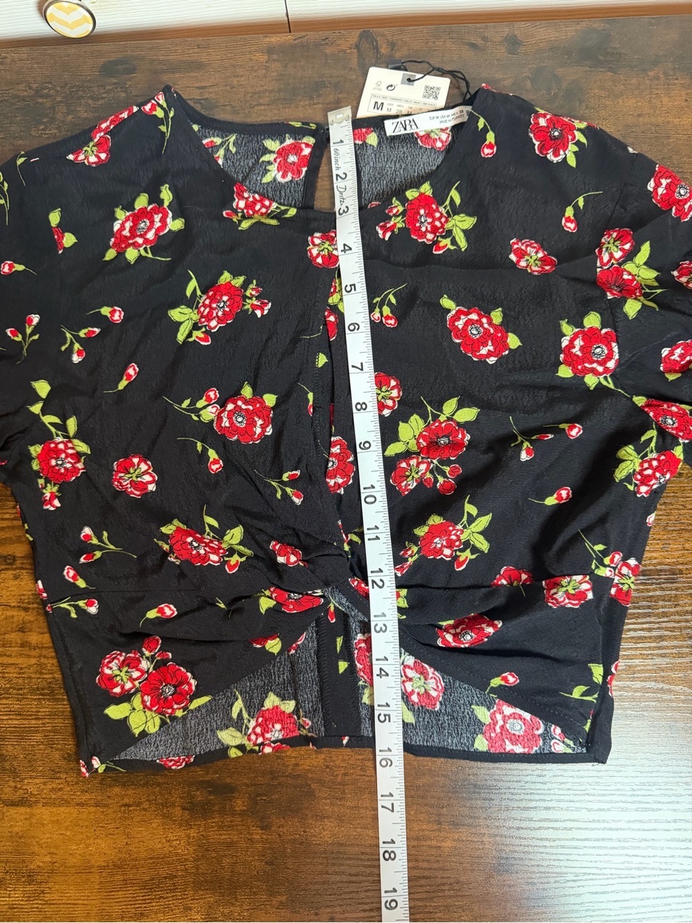 Zara Women’s Medium Black Red Floral Keyhole Twist Front Crop Top NWT Romantic - Picture 6 of 8